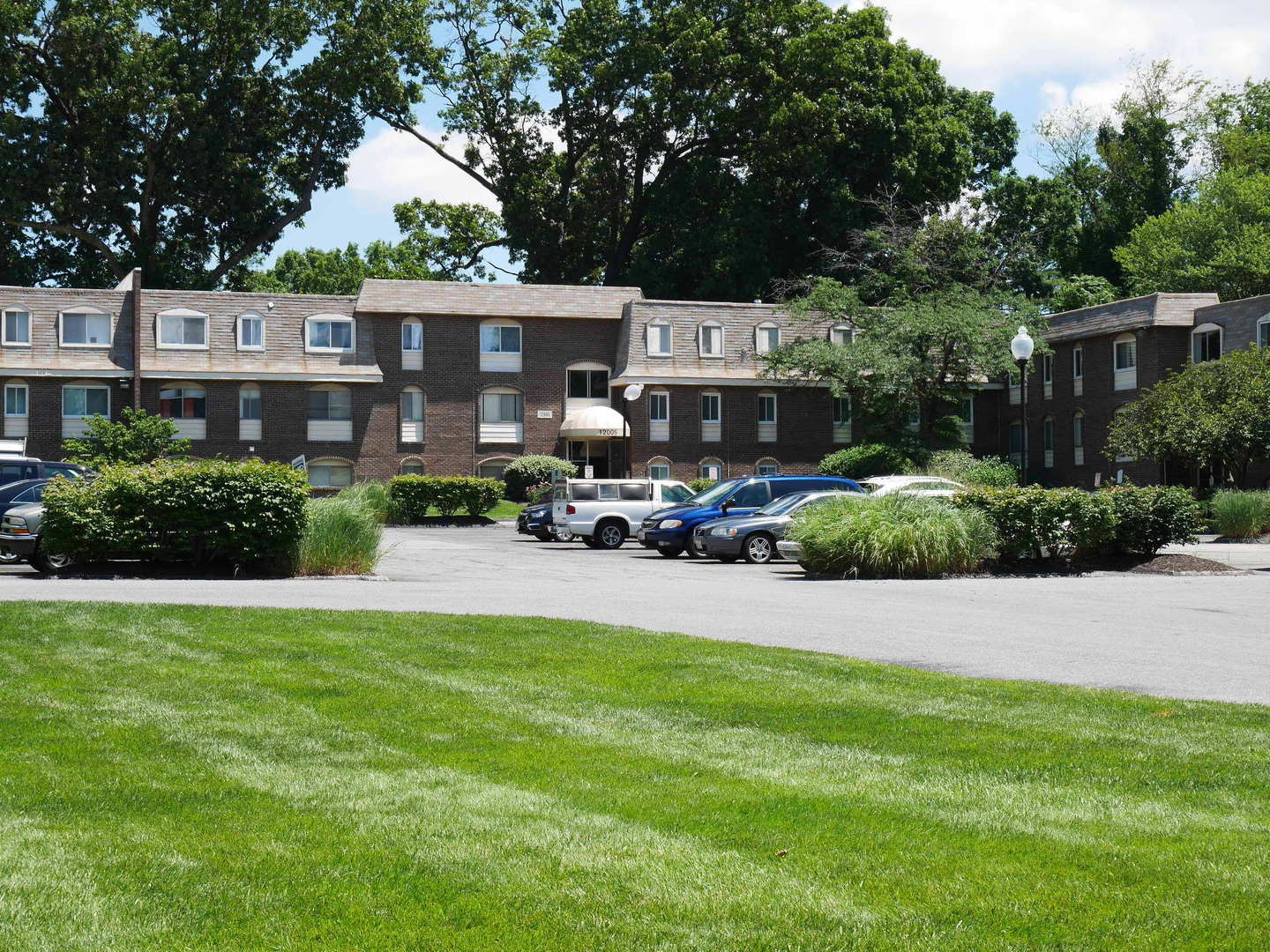 One Bedroom Condo located in Gardens At Owings Mills! – photo 1