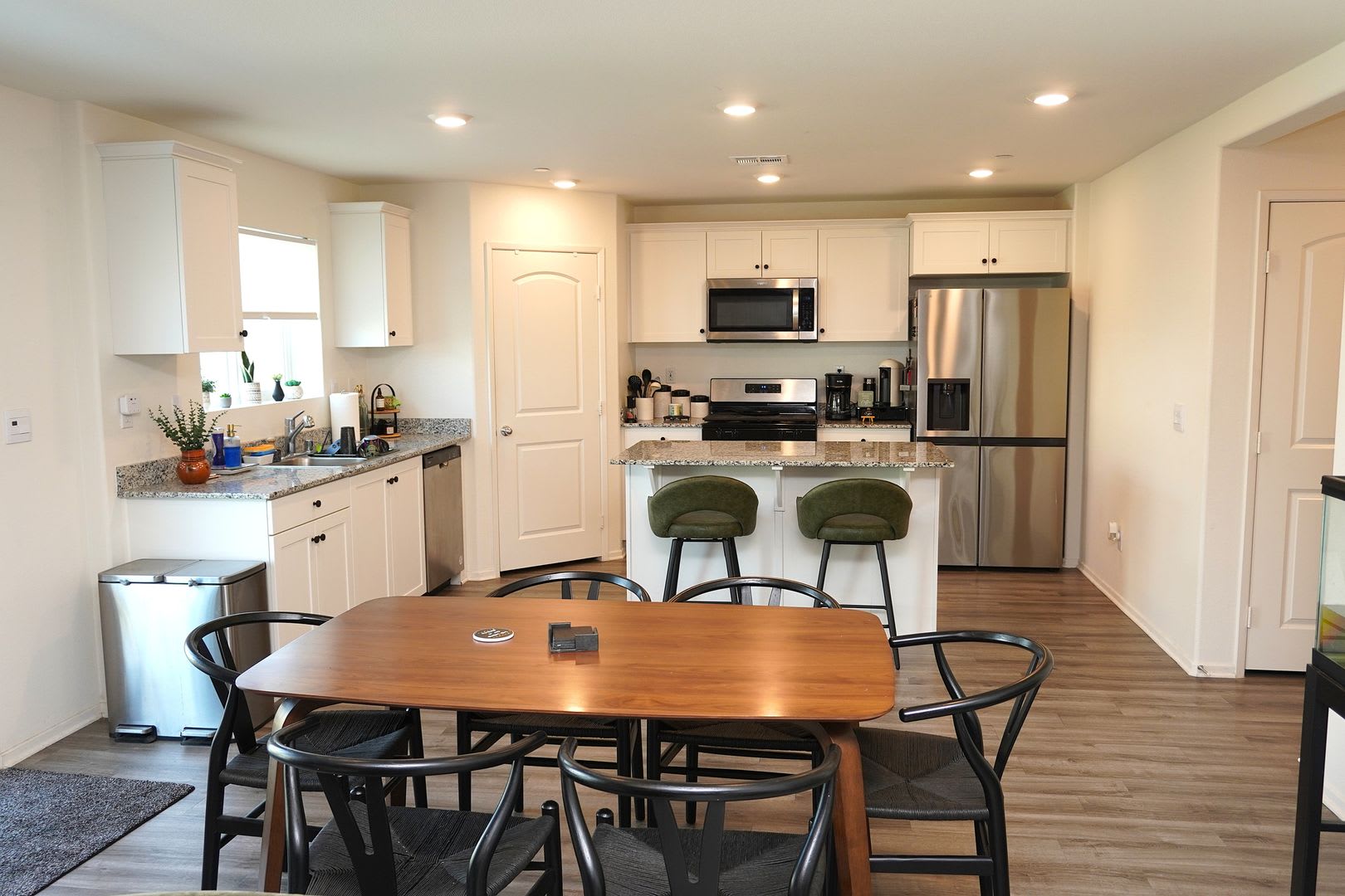 Beautiful 2024 Built DR Horton Home with Loft, Solar & Modern Upgrades – photo 5
