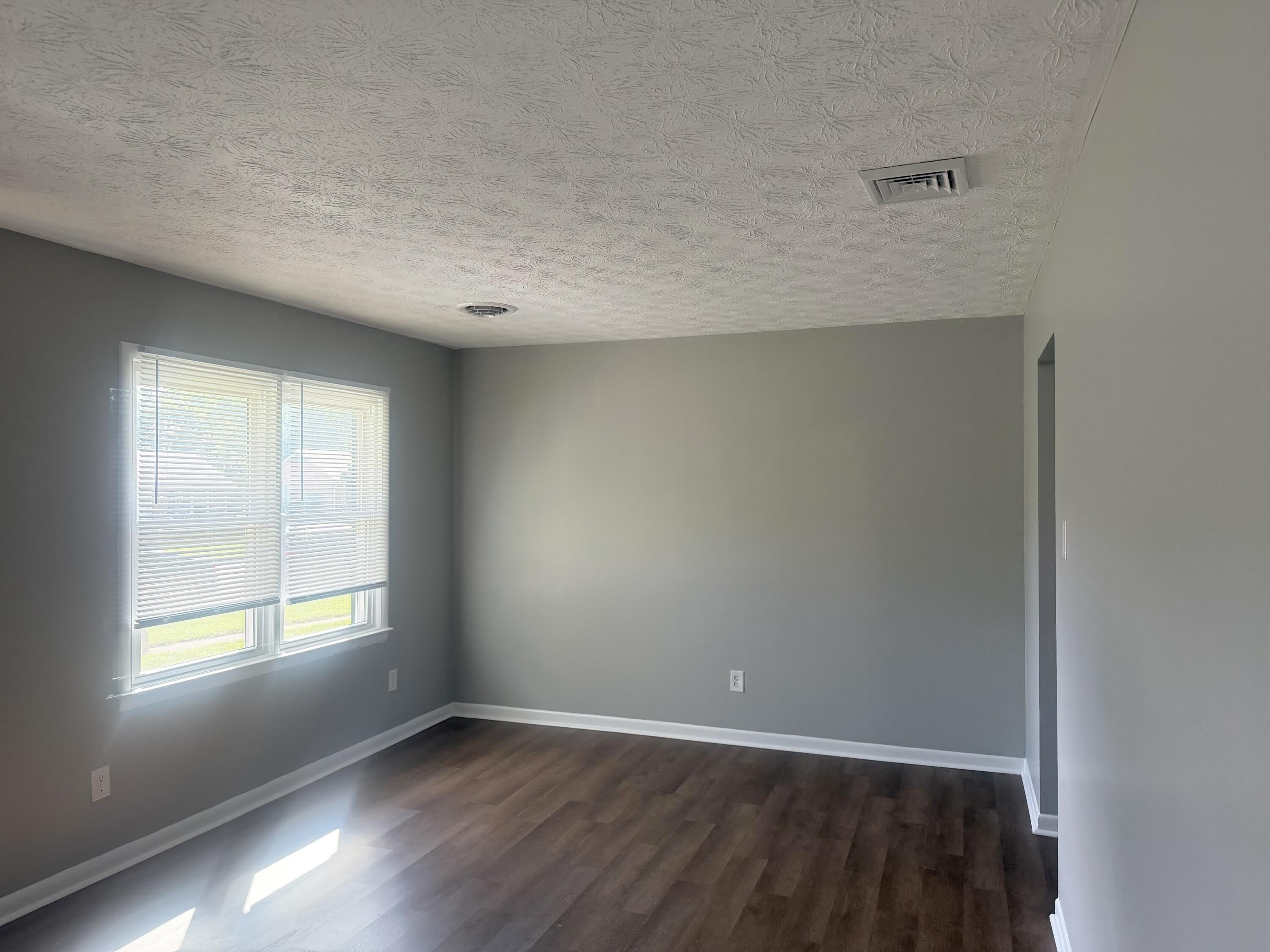 1079 Trent Boulevard – photo 4
