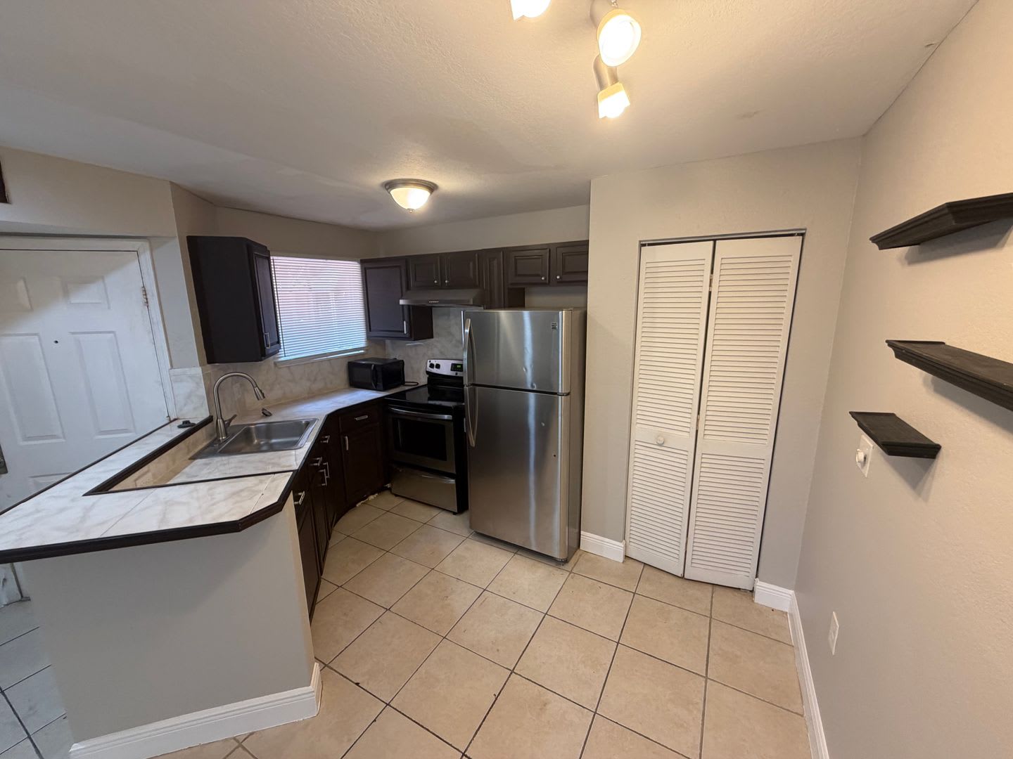 Cozy 1 Bedroom/1 Bathroom Near Millennium Mall! – photo 5