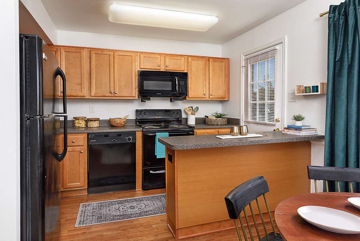 5305 Glenside Drive – photo 2