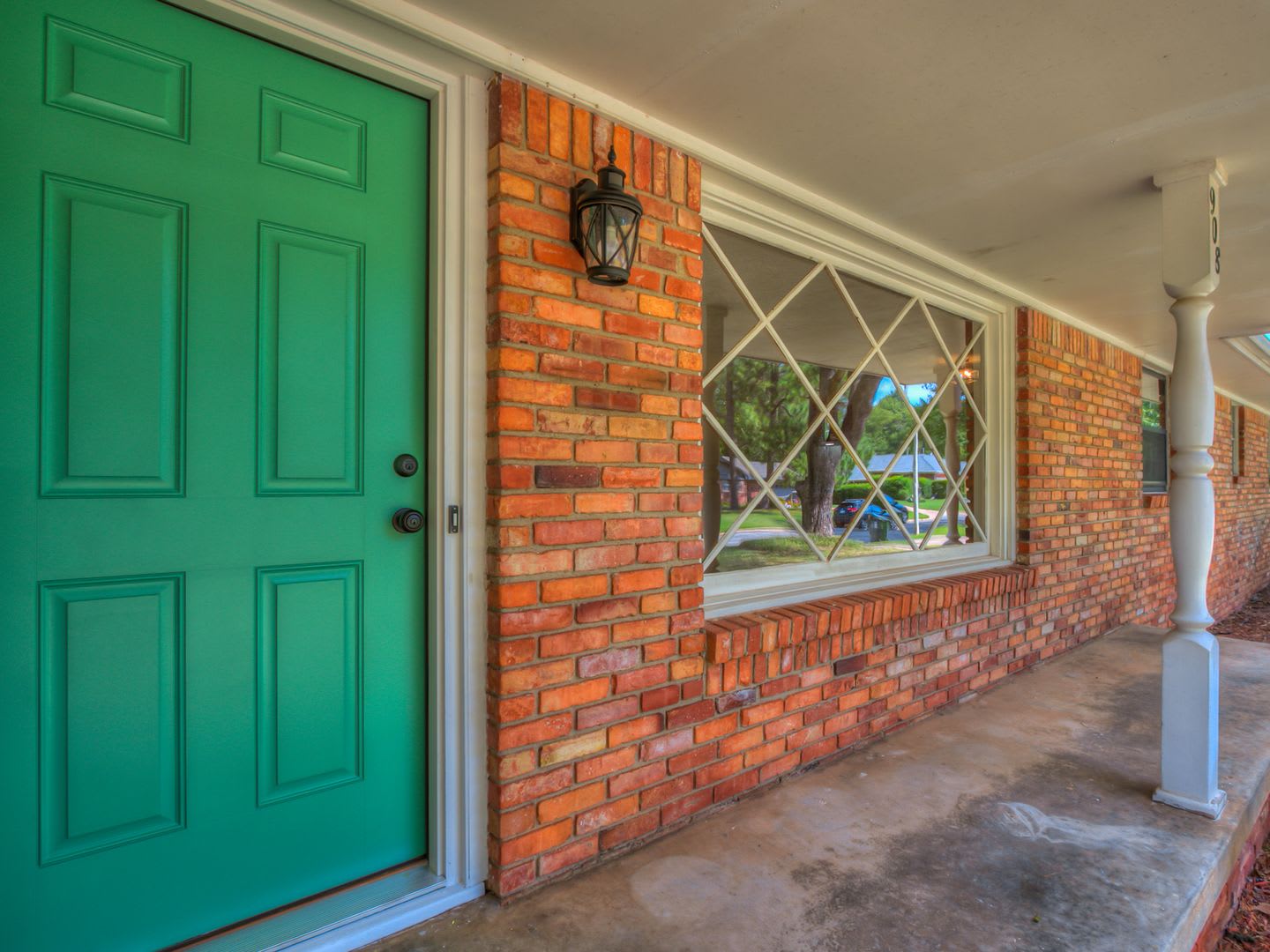 PRELEASING for Early Aug 2027! Updated (3) Bed, (2) Bath + Additional Living Area! – photo 5
