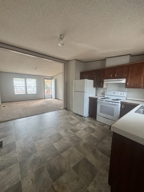 142 Oak Street – photo 1