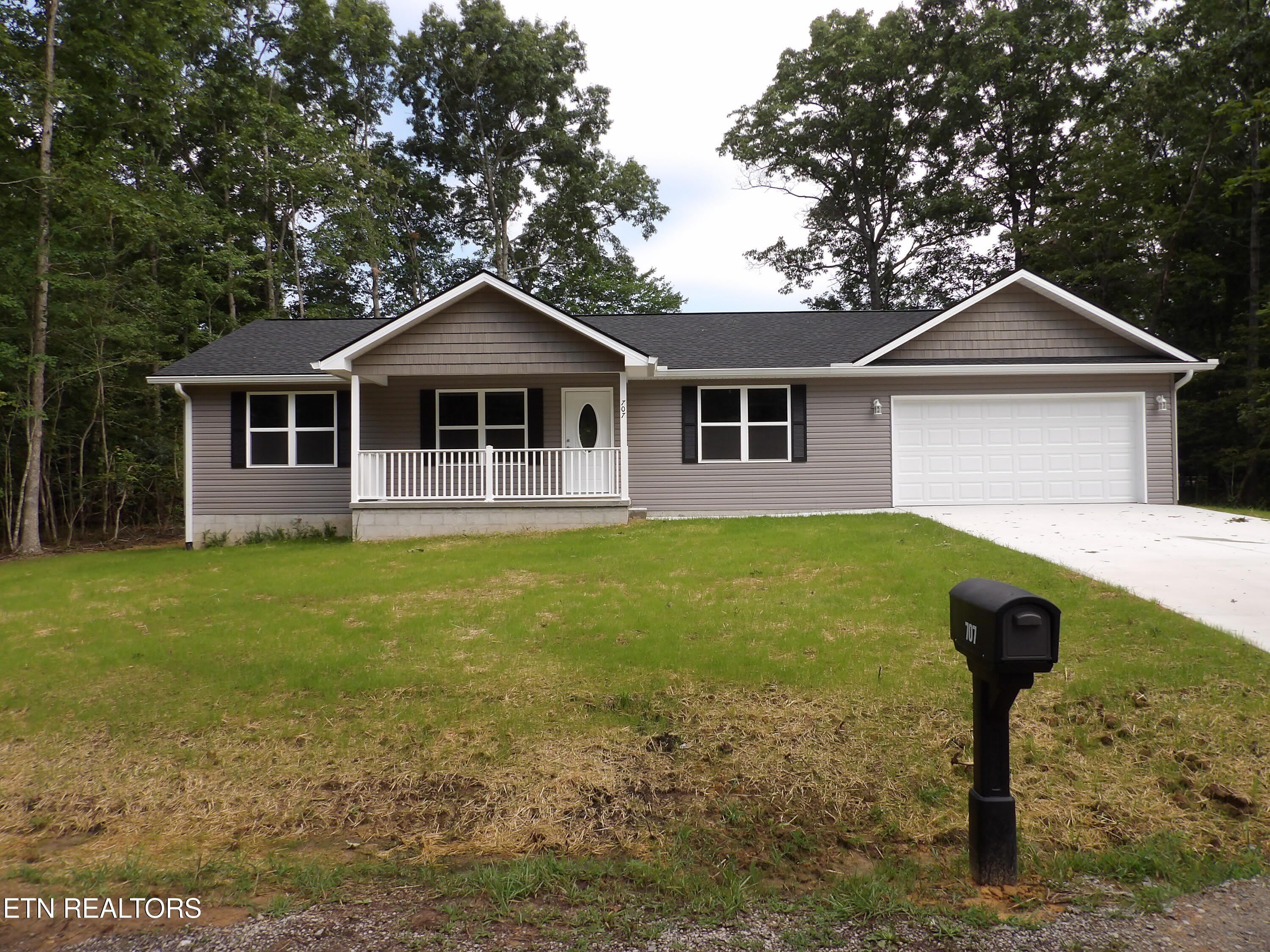 707 Oneida Lane – photo 2