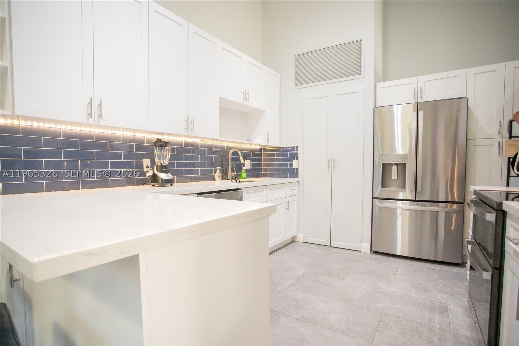 523 Leslie Dr – photo 3