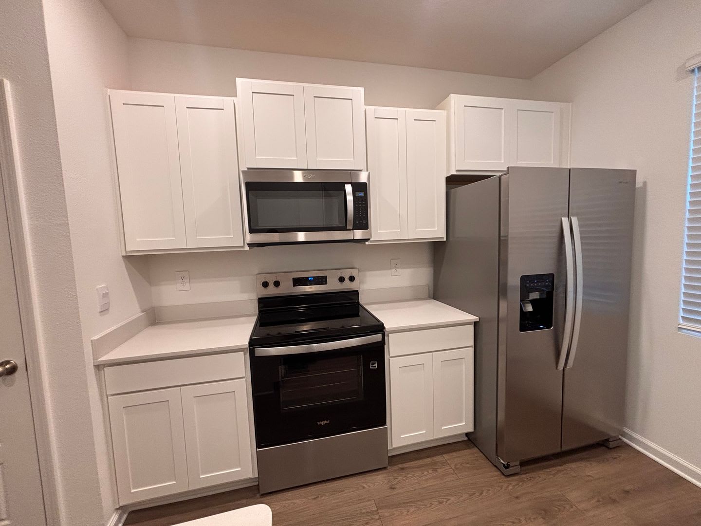 Never-Lived-In 3BR/2.5BA Townhome! Screened Lanai & Pond View! Private Owner! – photo 4