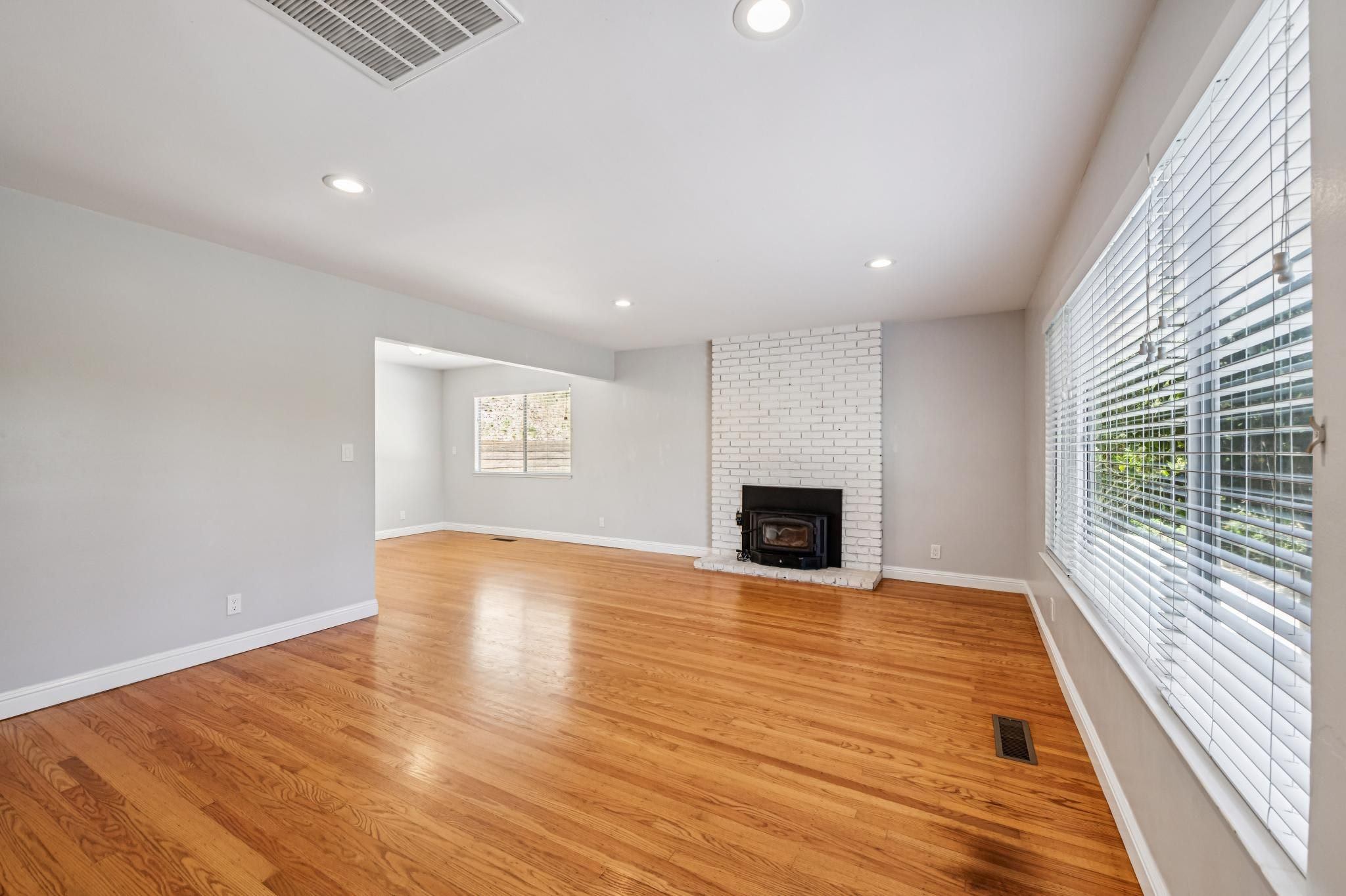 486 Butterfield Place – photo 2