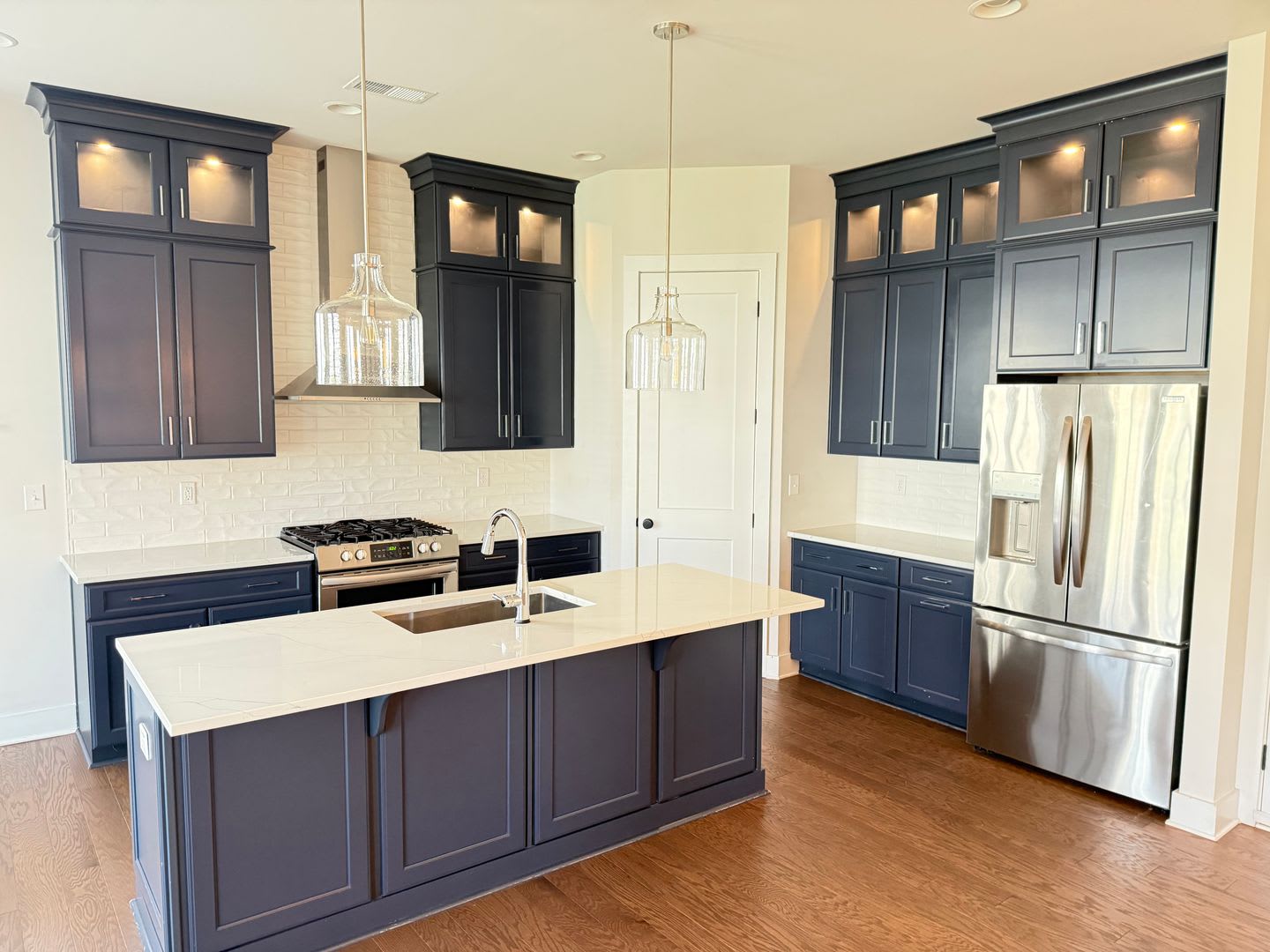 Spacious Modern End Unit Davidson Townhome Lake Davidson Access – photo 2