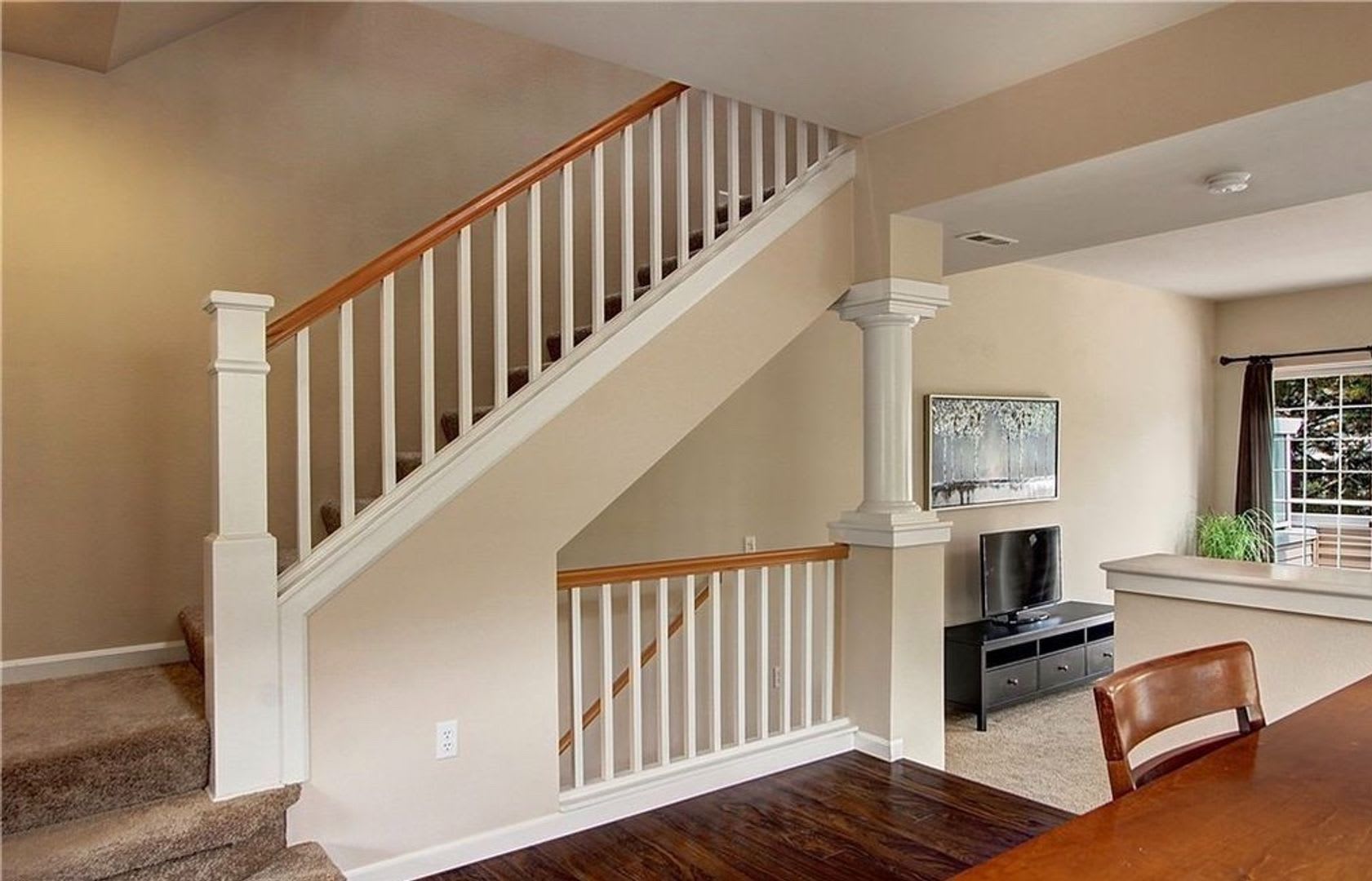 Bellevue Townhouse!!! – photo 5