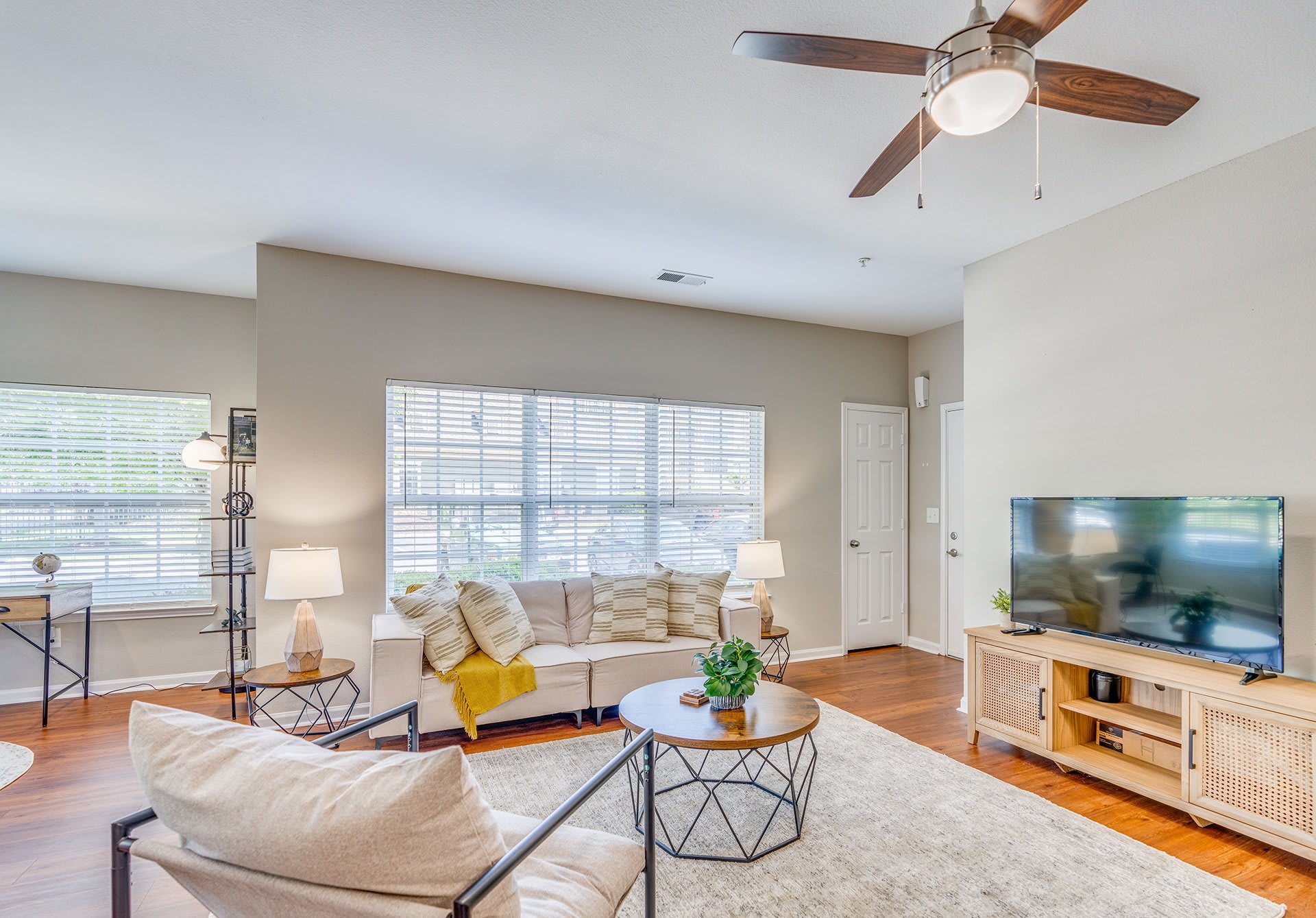 Vintage Retreat Apartments – photo 5