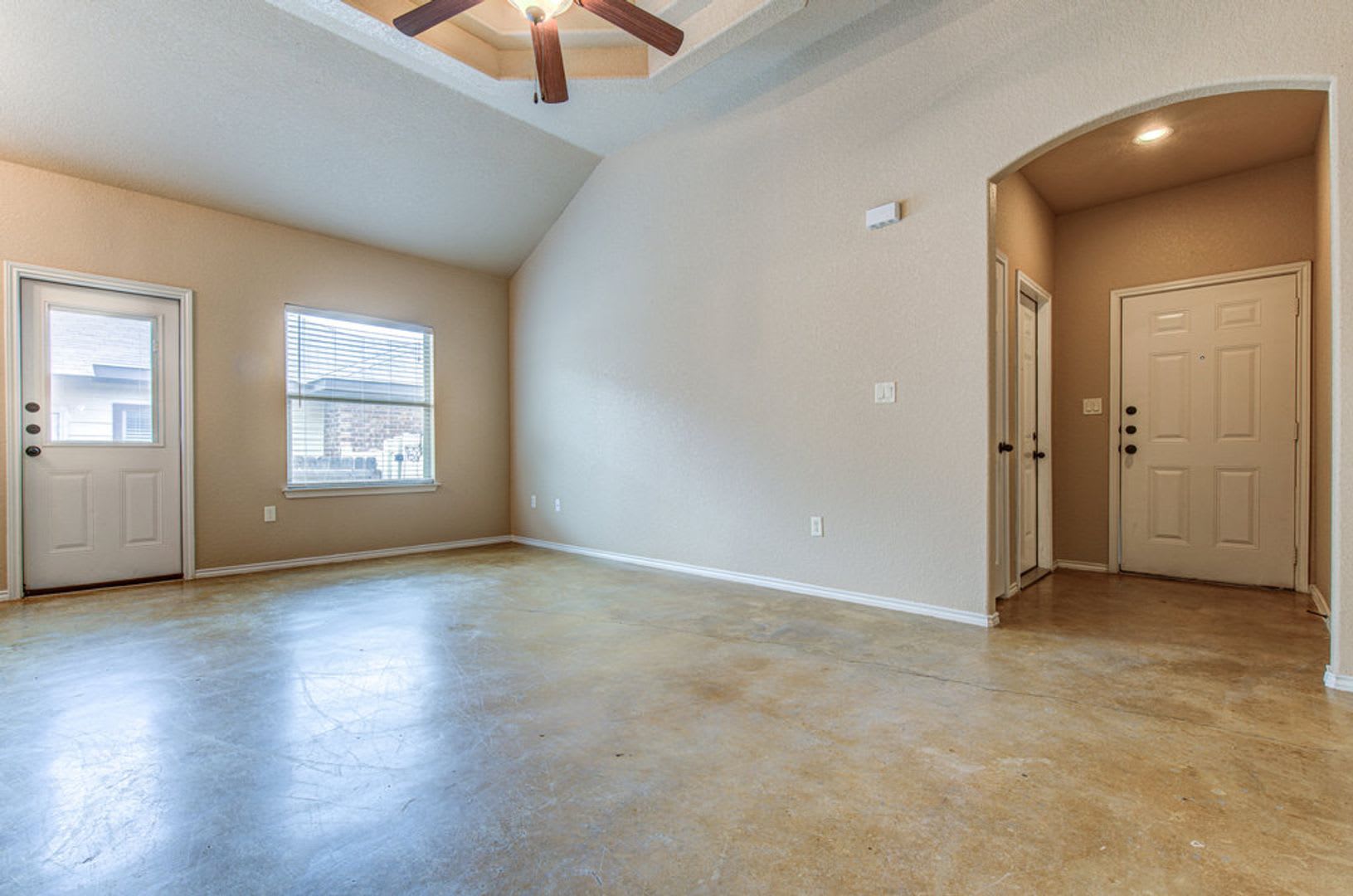 Nice 3 Bedroom Duplex located in New Braunfels! – photo 4