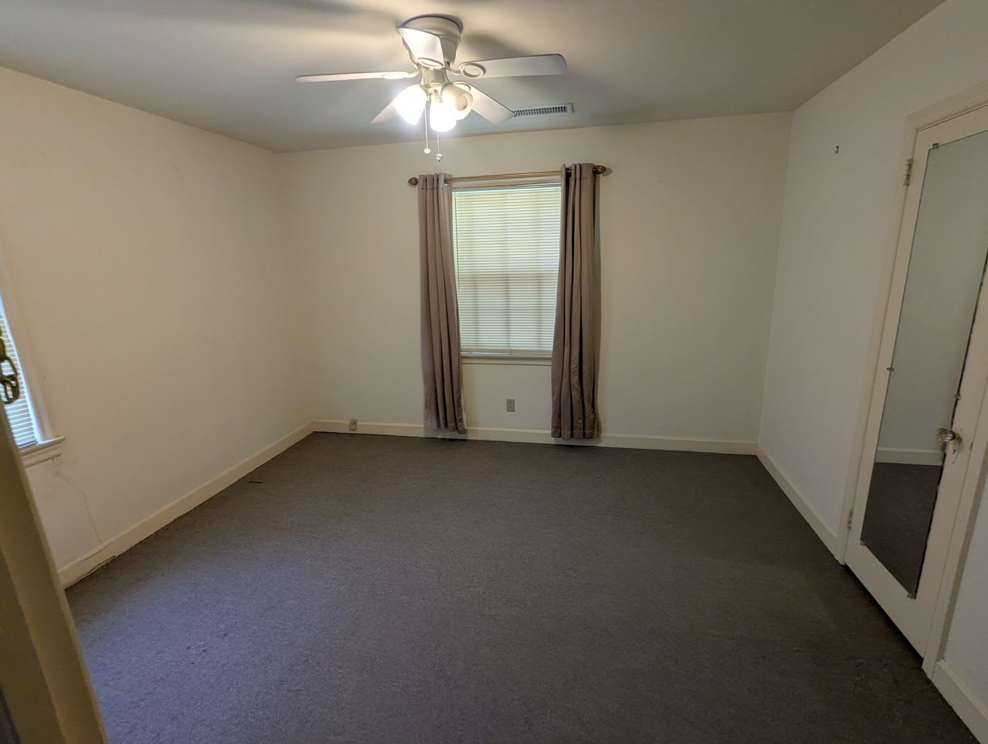 2 Bedroom 1 Bath Near Campus Available Now – photo 5