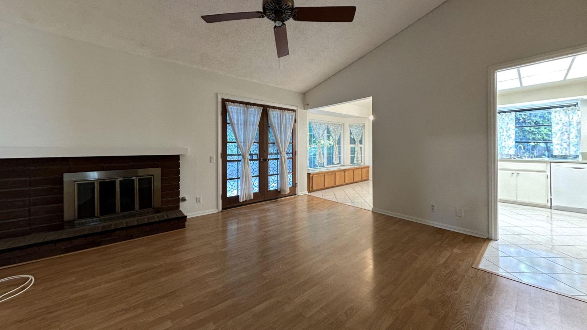 6064 Laura Ln Beautiful 3 Bedroom 2 Bathroom Home In North San Bernardino – photo 2