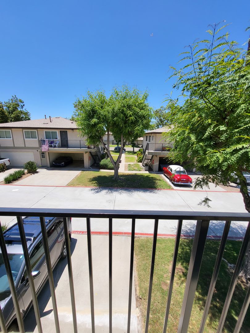 Centrally Located Two Bedroom Available Now – photo 4