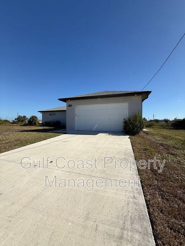 2609 NE 5th PL – photo 2