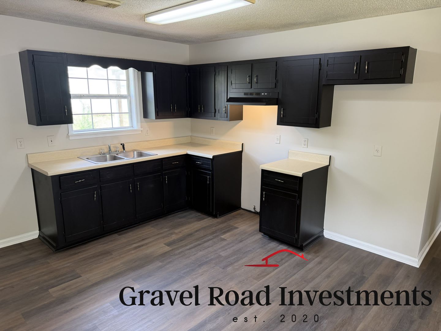 Freshly Updated 3 Bedroom, 1 Bathroom Home – photo 2
