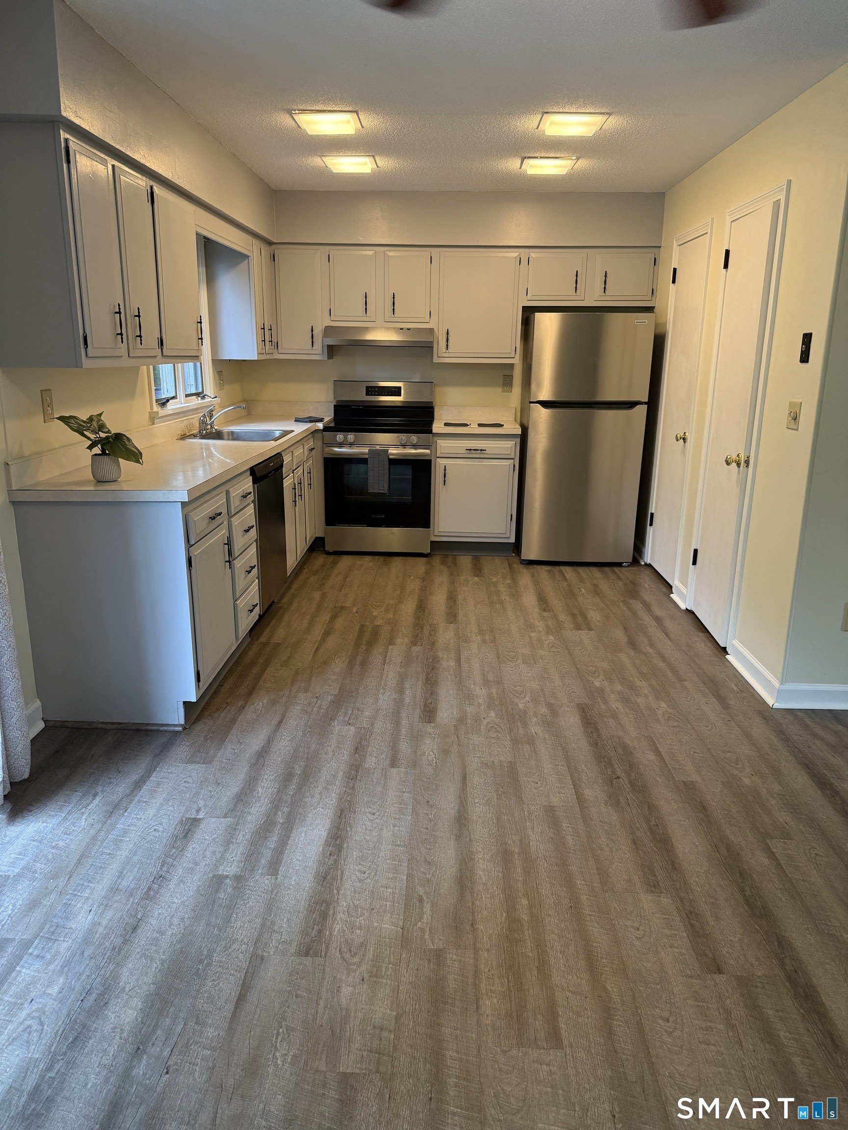 137 West Bridge Street – photo 1