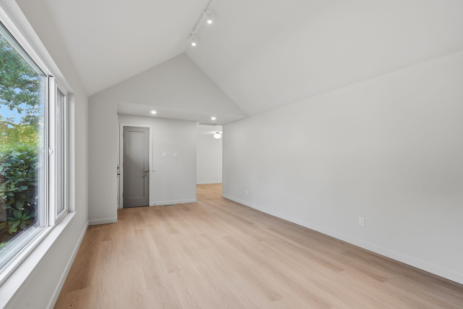 4Bd 2Ba Kirkland Home – photo 3