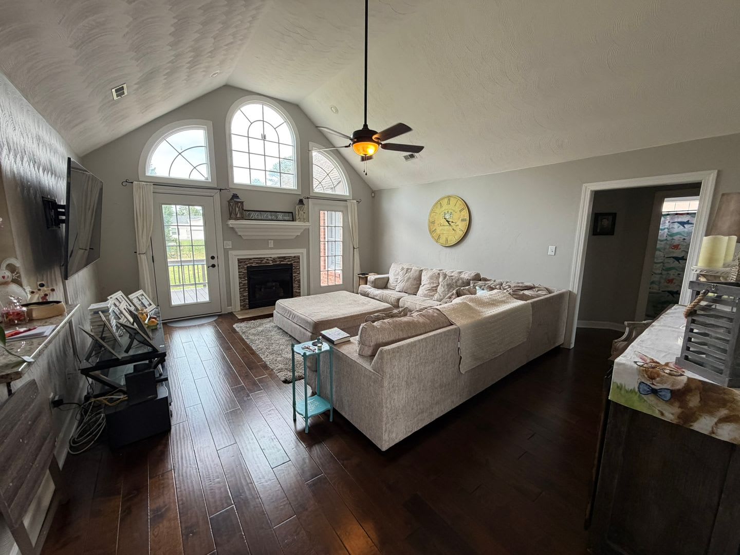 4 Bed / 2.5 Bath Single Family Home – photo 5