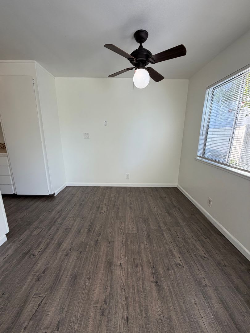 Two-Story 2/1 Near Fig-Garden Village! – photo 3
