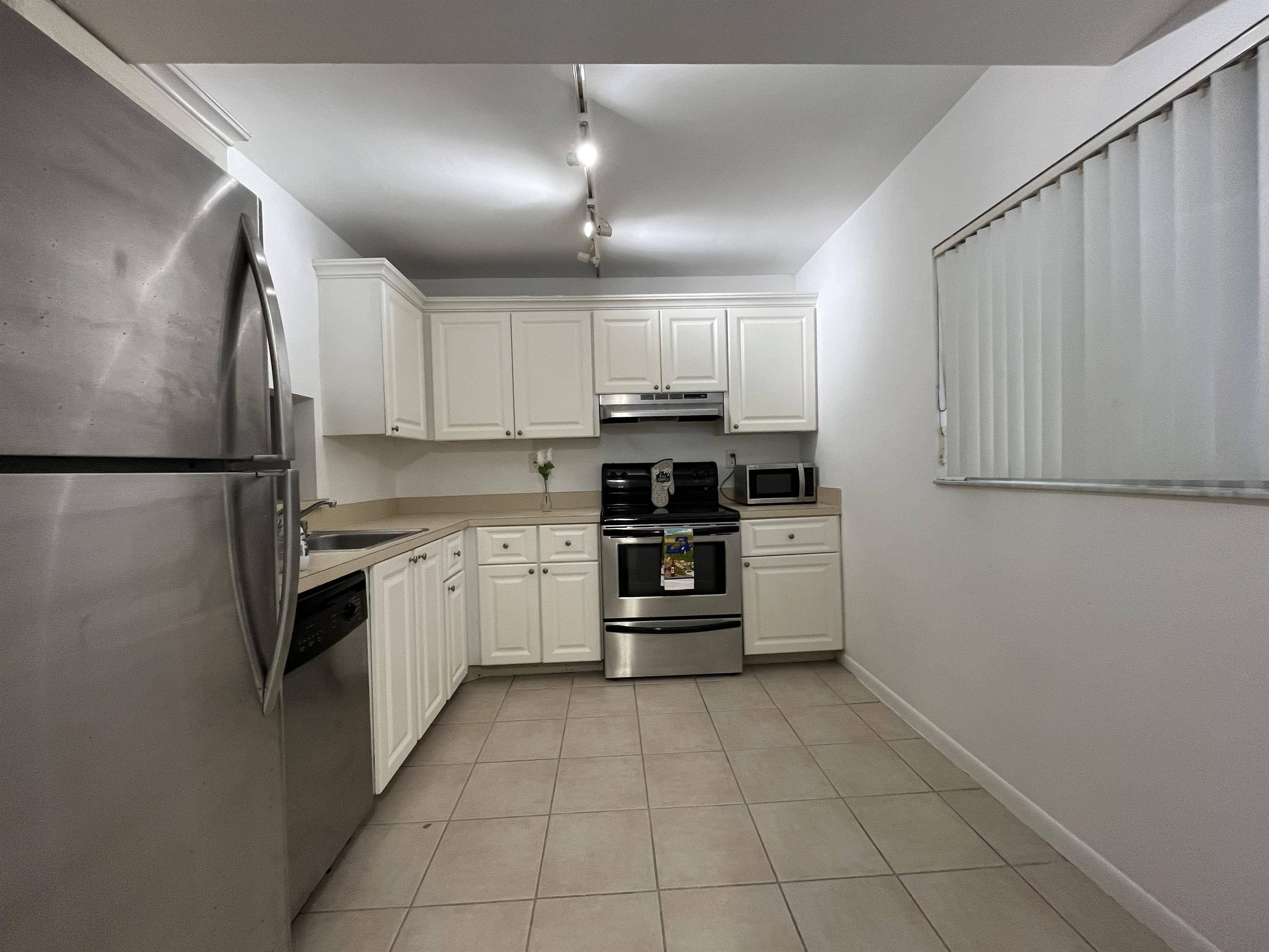 701 North Pine Island Rd #202 – photo 4