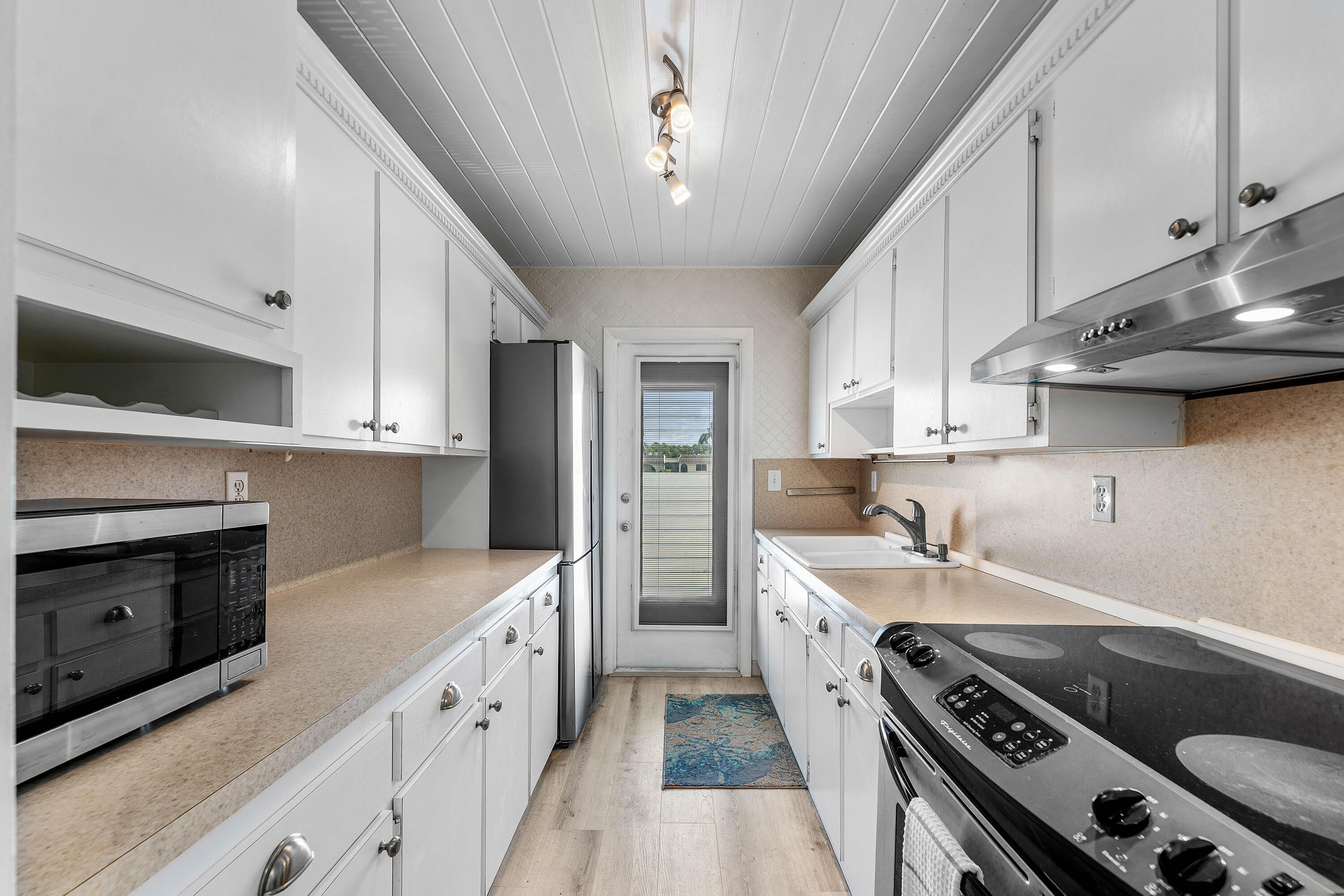 4111 NE 21st Way – photo 1