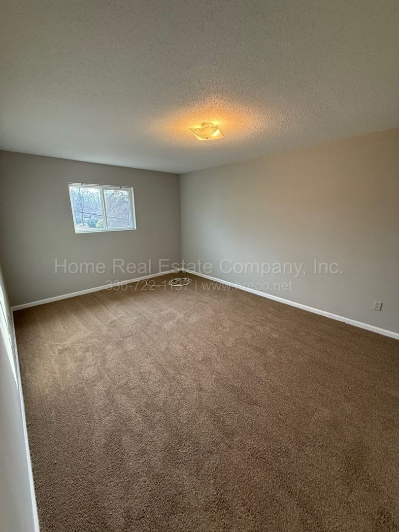 Courtyard Apartments – photo 5