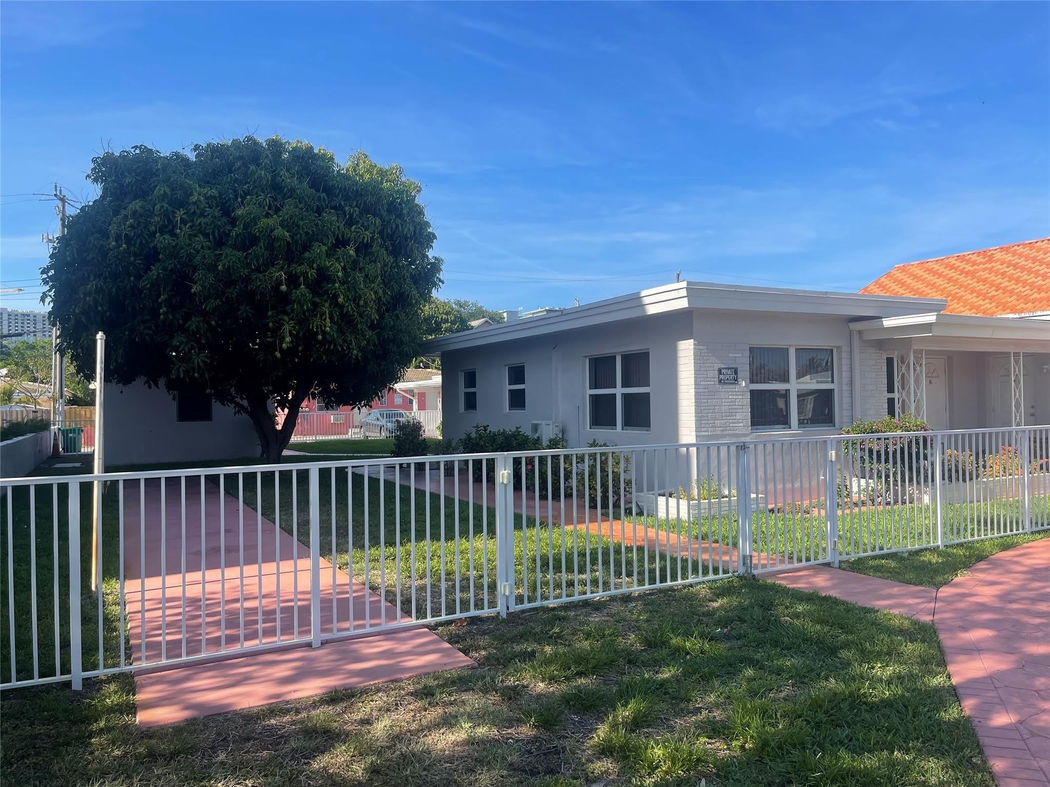 1727 DEWEY Street – photo 1