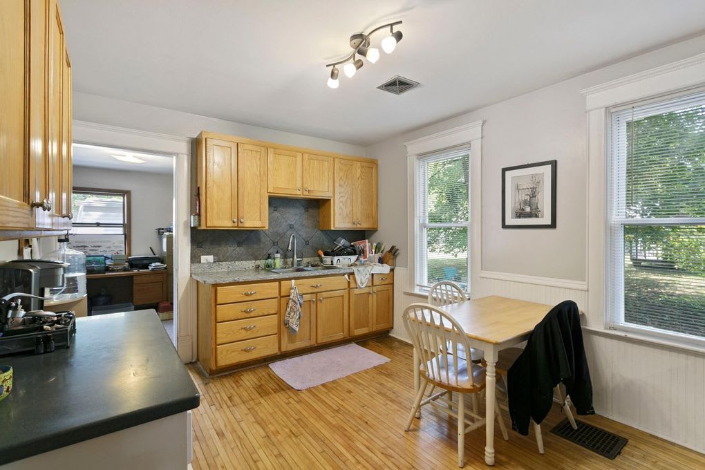271 Nelson Blvd – photo 3
