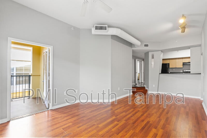 2421 W Horatio St – photo 3