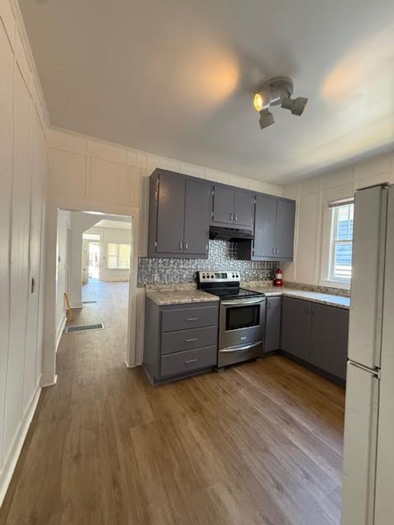 Charming Cottage in the trendy downtown area near Greenfield Lake Park – photo 5