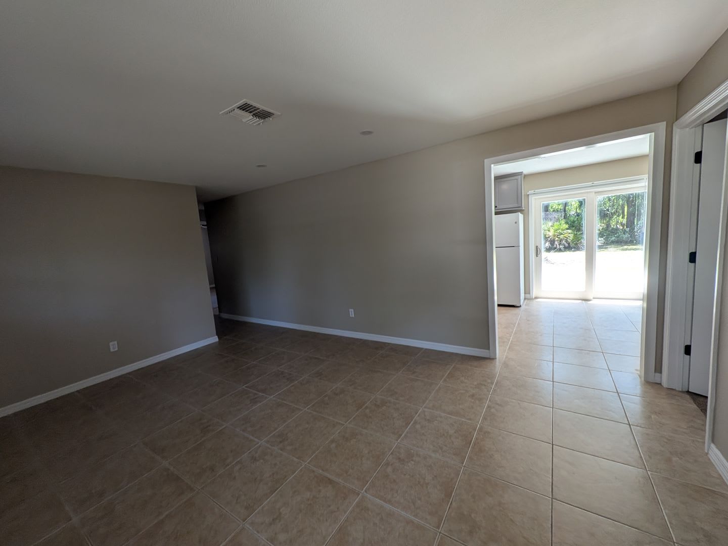 Crystal River 3/2/1 located near US 19 and Downtown Crystal River – photo 3