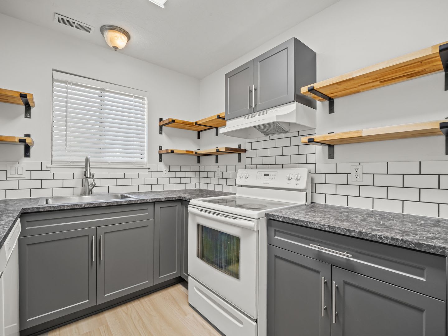 945 S Freedom Blvd Provo, UT 84601 – photo 1