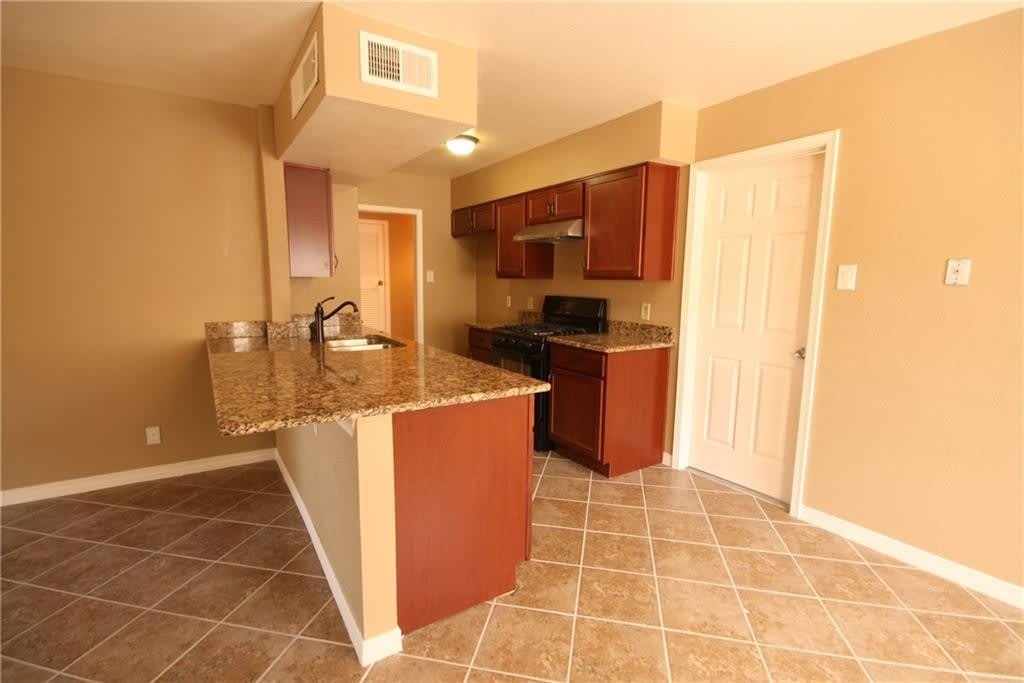 10804 Gloster Court – photo 4