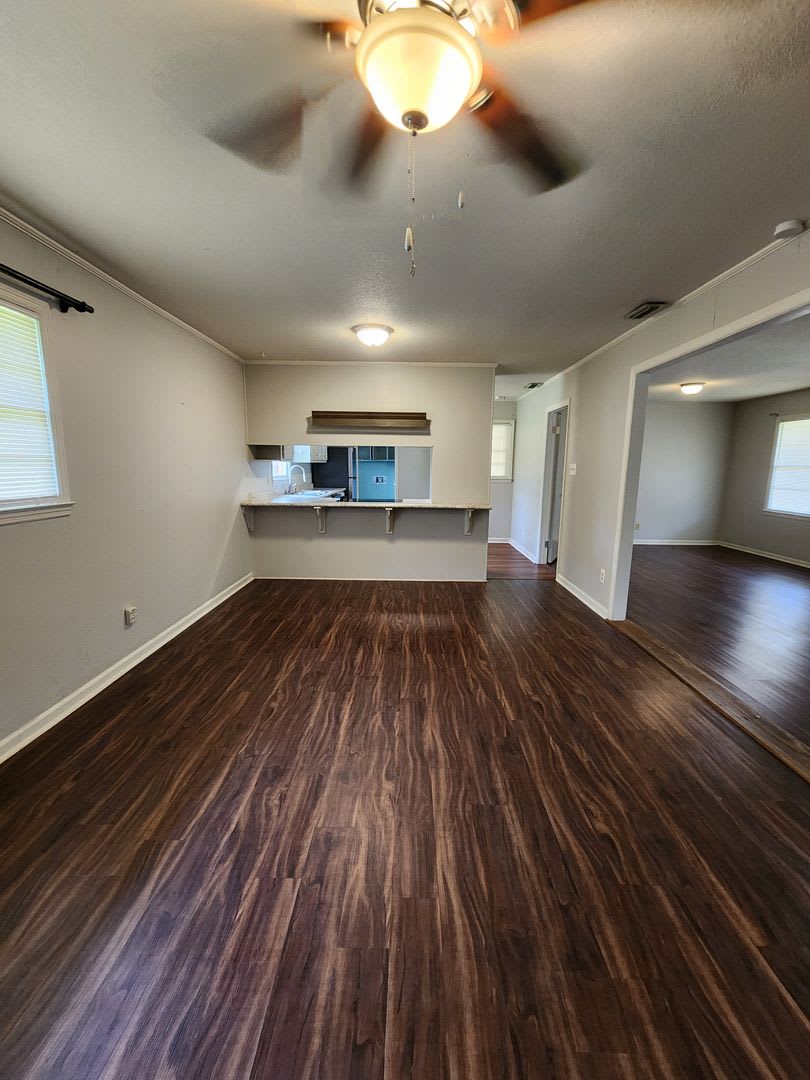 Spacious 3 Bedroom Brick Home with Open Floor Plan, Large Fenced Yard & Carport in Valdosta – photo 4
