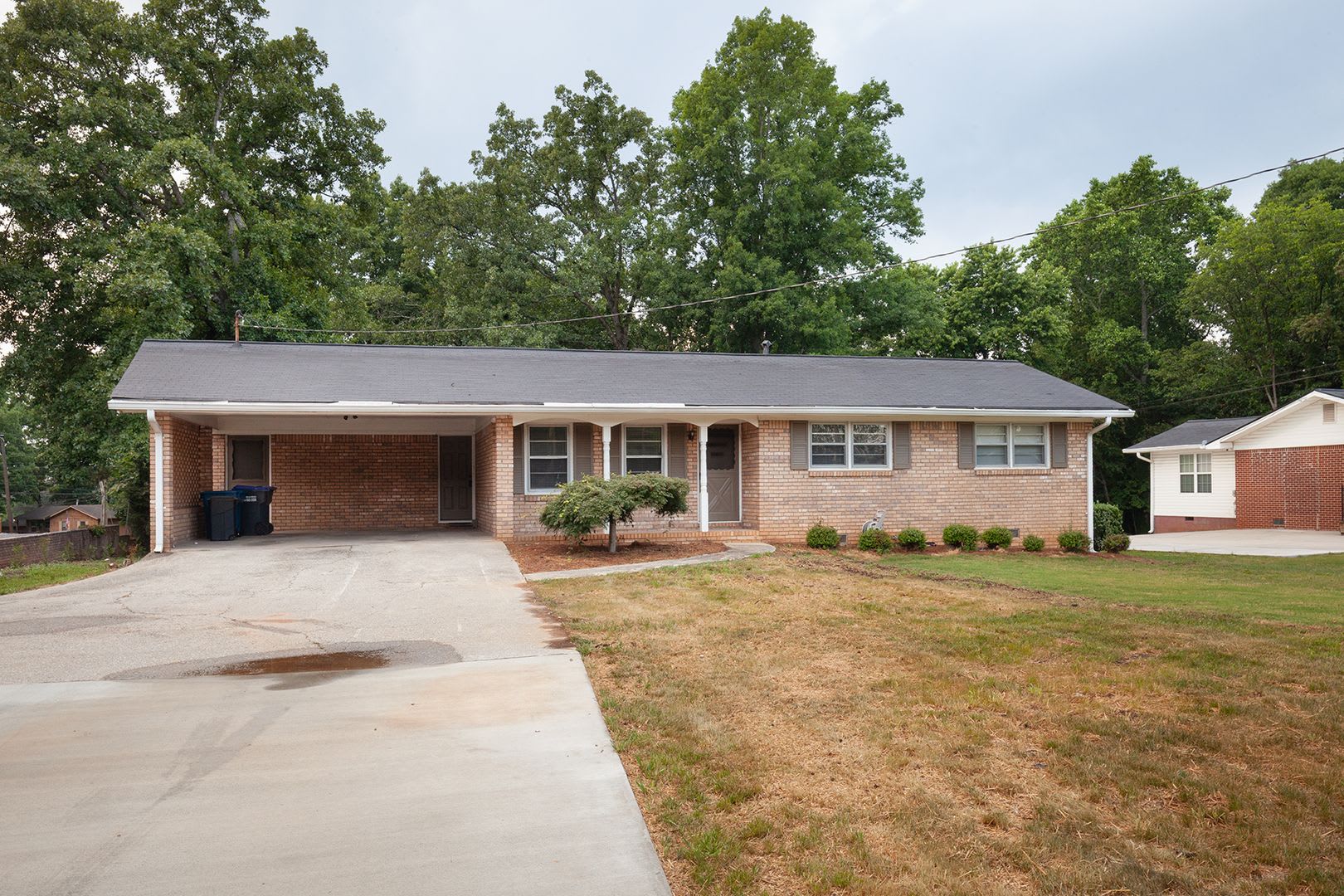 Newly Renovated 3bd/2ba Home w/ Sunroom and Large Backyard in Great Location! – photo 2