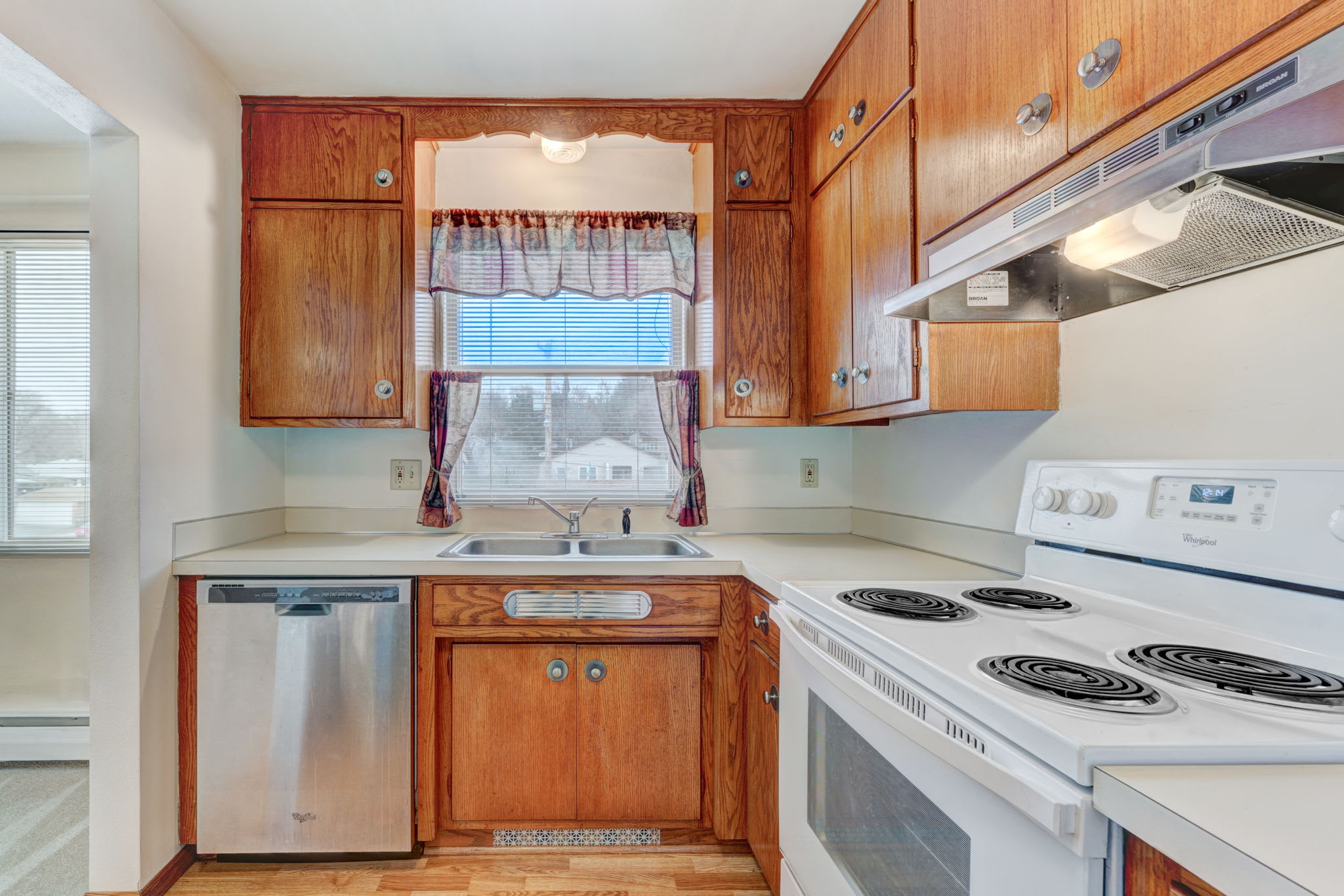 1344 Saint Paul AvenueApt 17 – photo 4