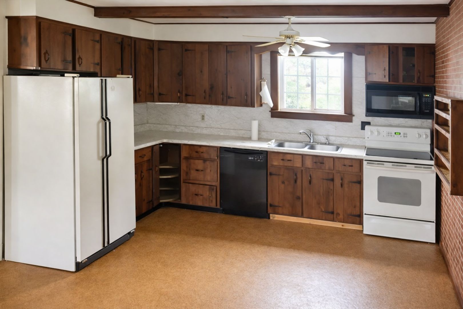 Spacious 5-Bedroom, 4-Bathroom Home 1 MONTH FREE RENT ( 10 Walnut St) – photo 3