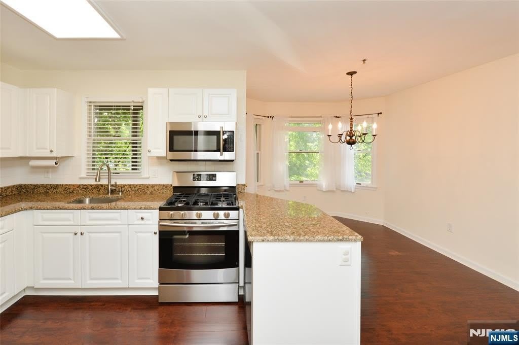 45 Royal Avenue – photo 3