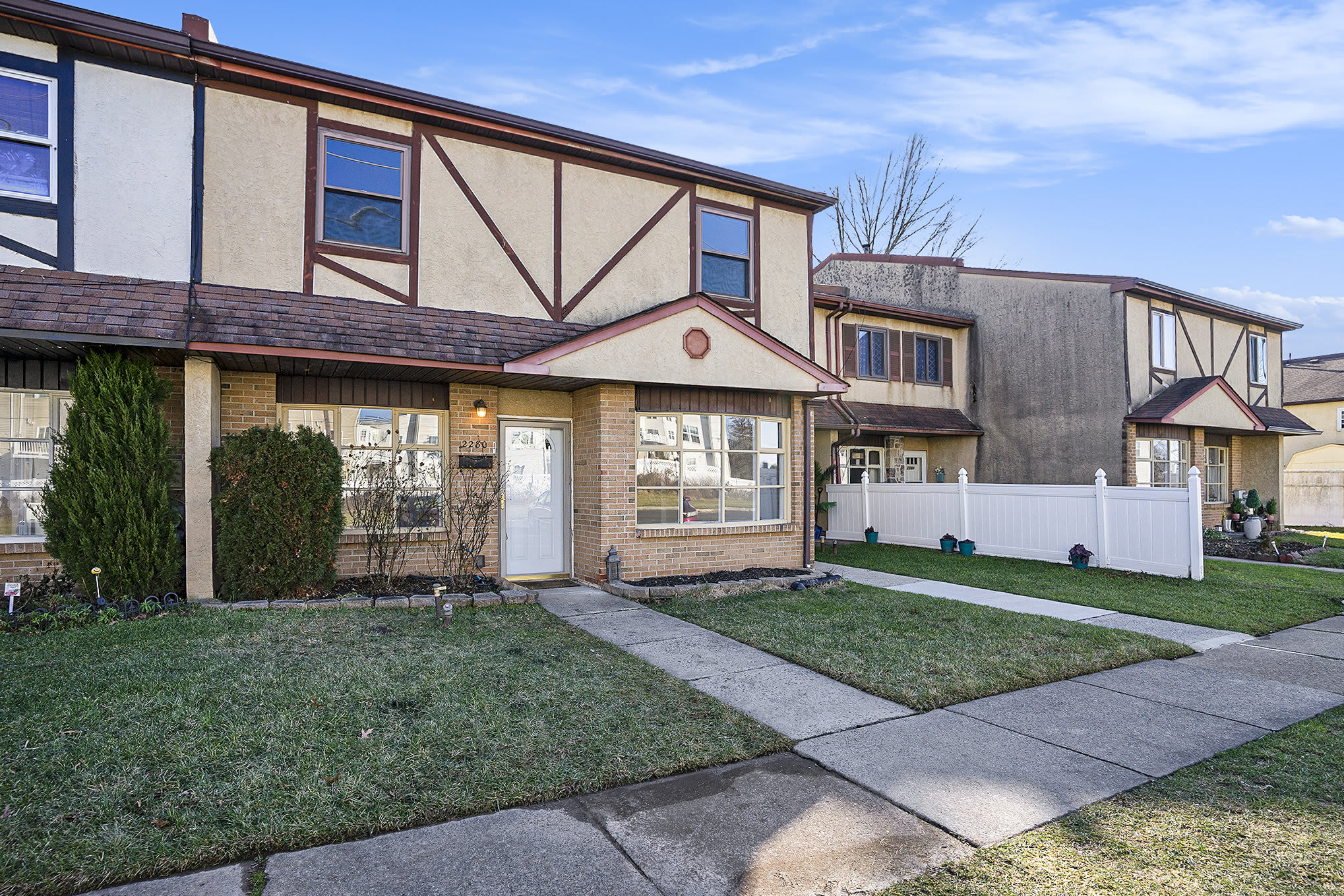 2280 Suzann Drive – photo 2