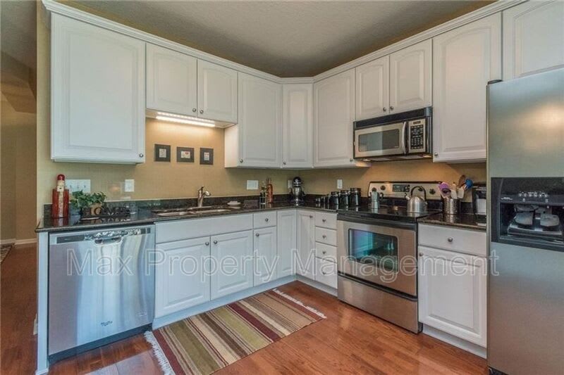 3031 Grand Ave – photo 5
