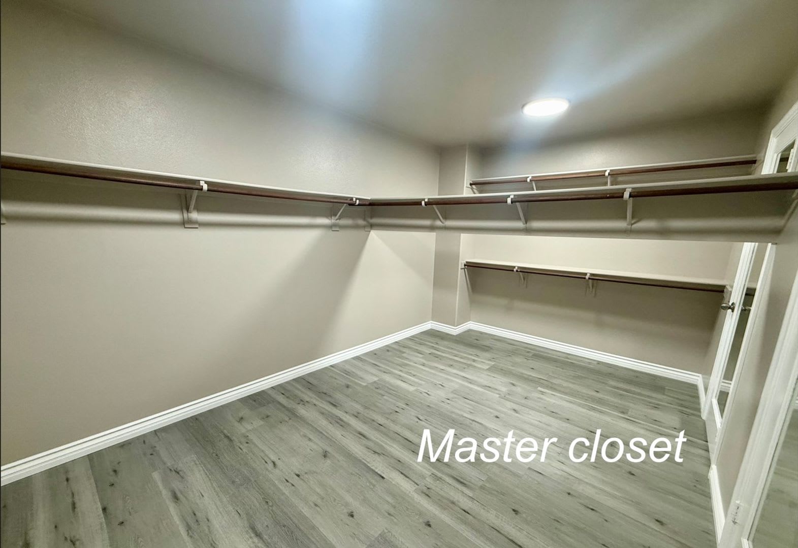 Spacious 5-Bedroom Home with 3-Car Garage In Perris – photo 2