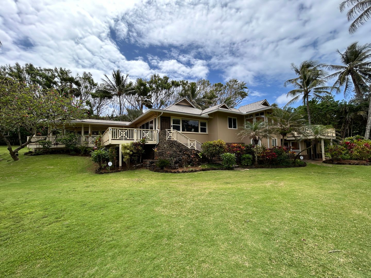 2500 Off 1St Months Rent Furnished 3 Bedroom 3 Bath Ocean View Home – photo 2