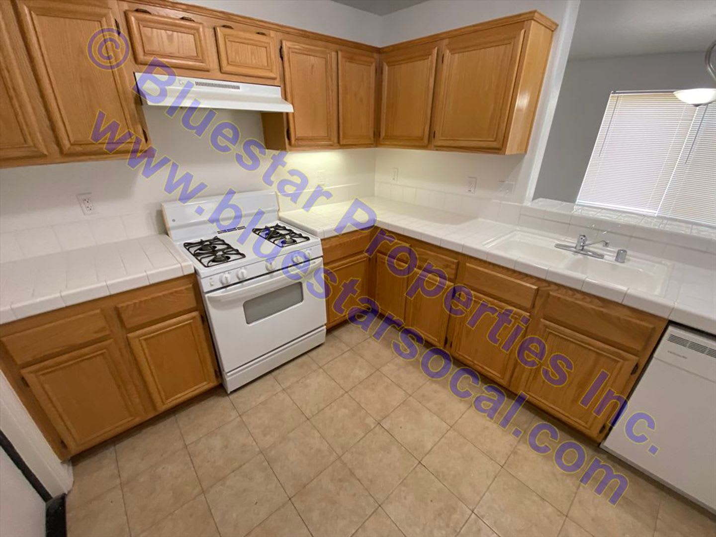 JUST LISTED!!! – photo 4