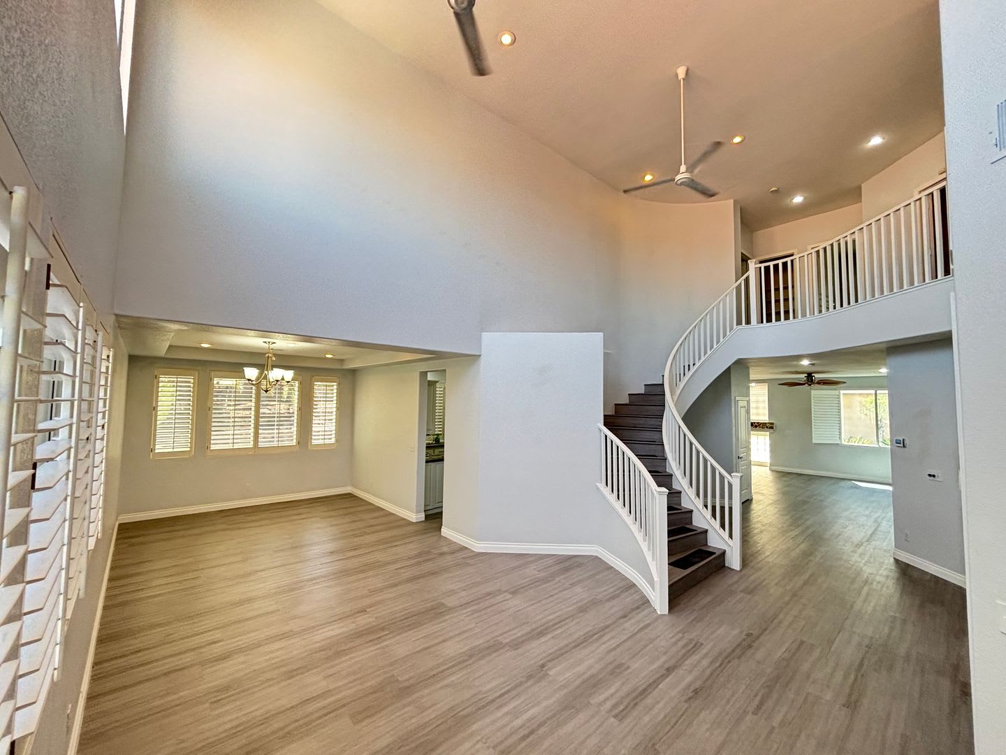 Elegant 4Bed/5Bath/3Car gated residence located near Silverado Ranch – photo 3