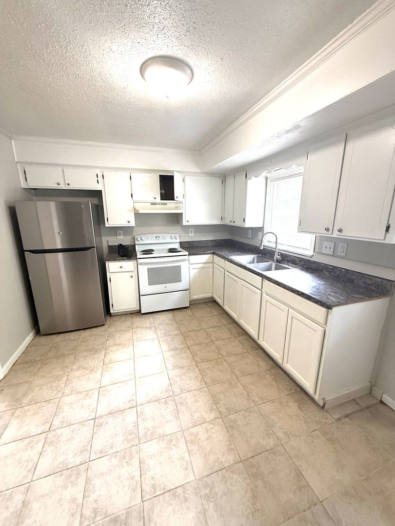 ** 3 bed 1.5 bath located in Regency park ** to schedule a self-tour – photo 5