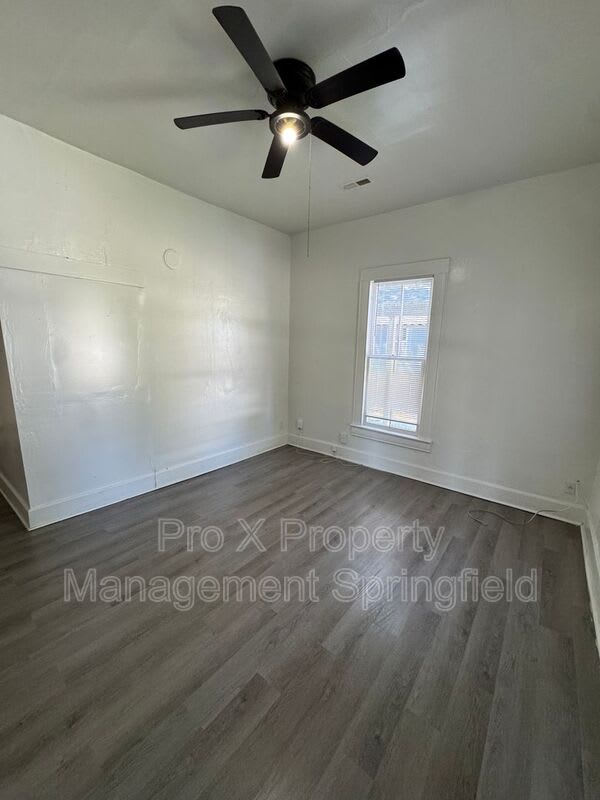 618 W Calhoun St – photo 4