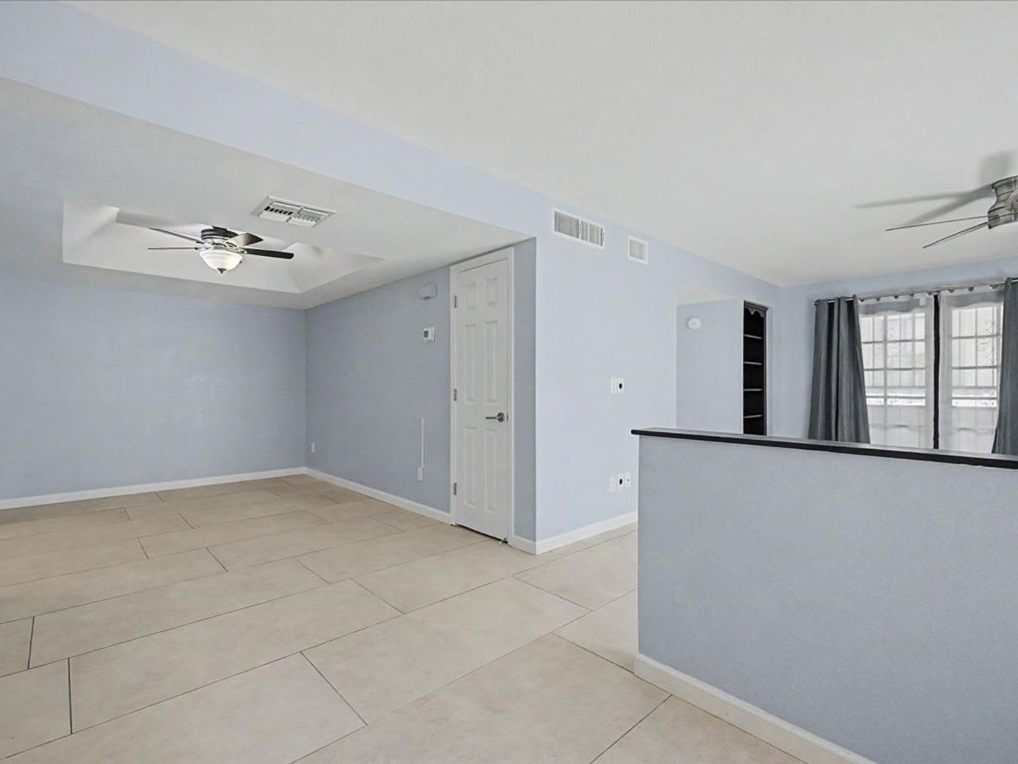 Charming 2 Bed 2 Bath Downstairs Unit With Great Amenities – photo 4