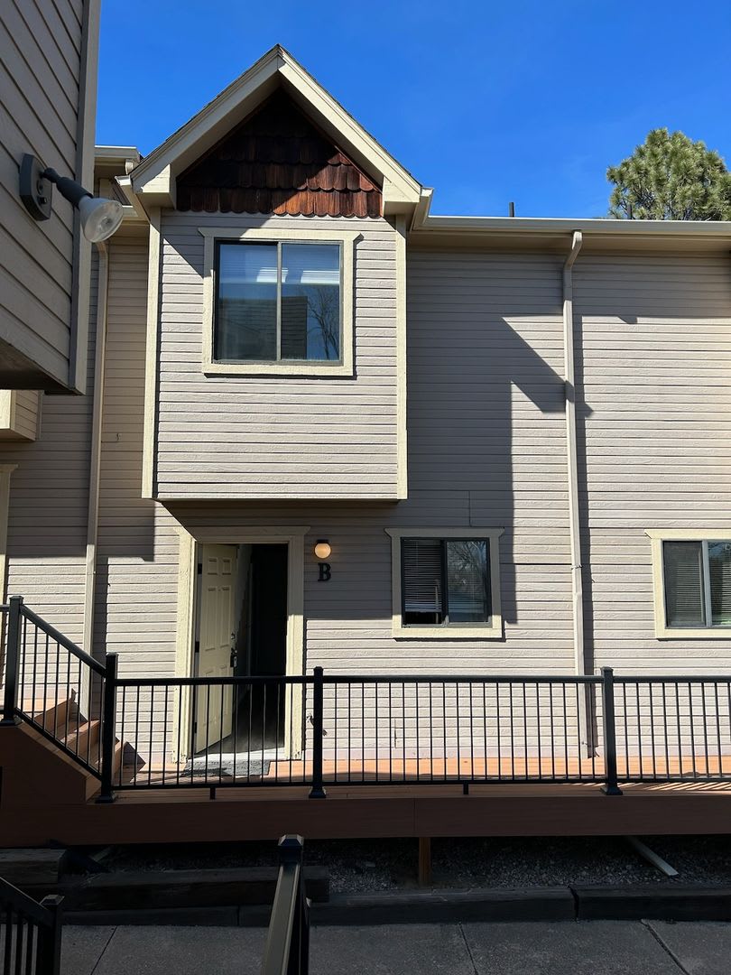 Available NOW, 2 Bedroom Townhome w/ AC! – photo 1