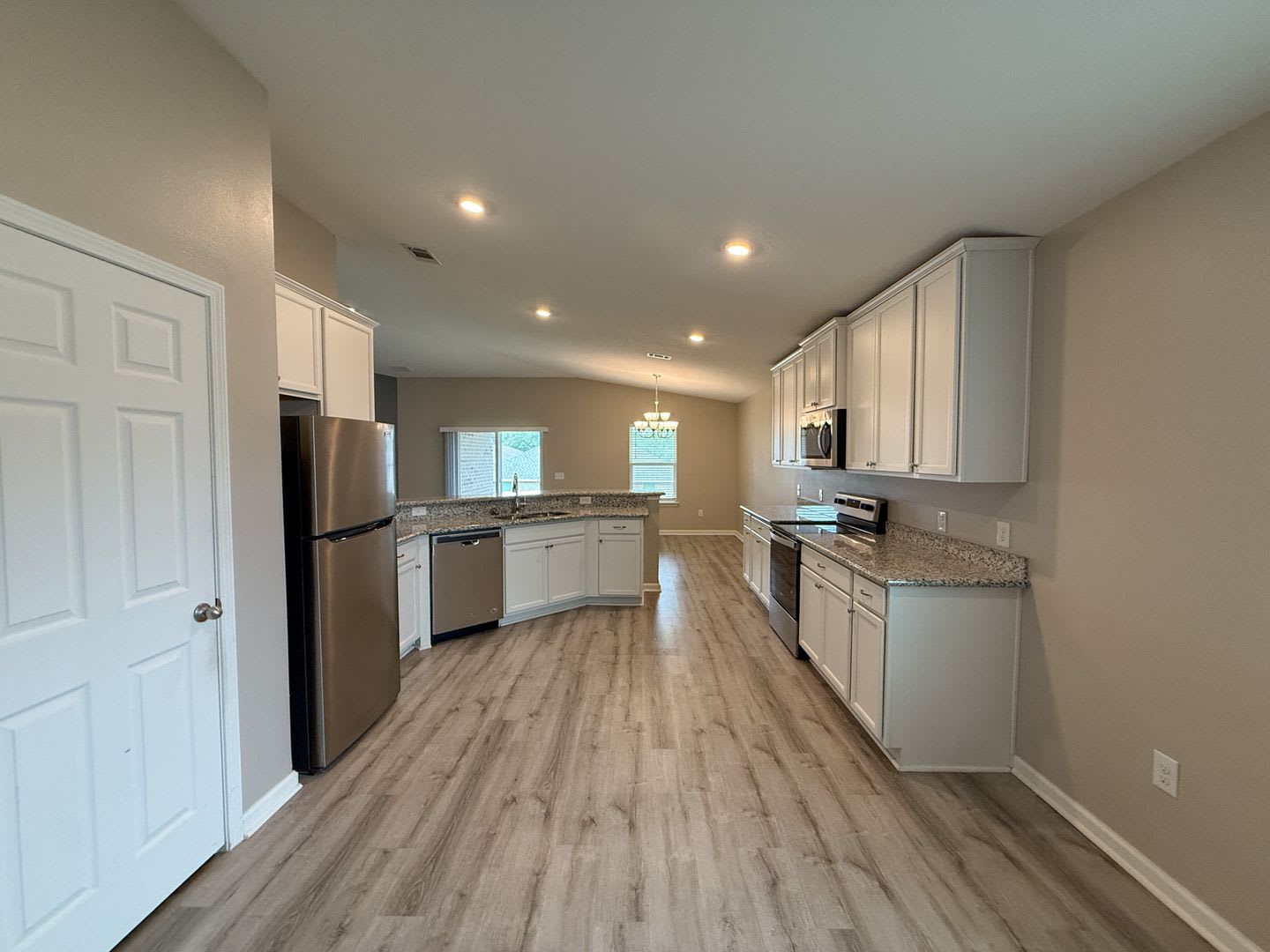Beautiful 3 bedroom 2 bath brick craftsman home available for rent! POWER INCLUDED! – photo 5